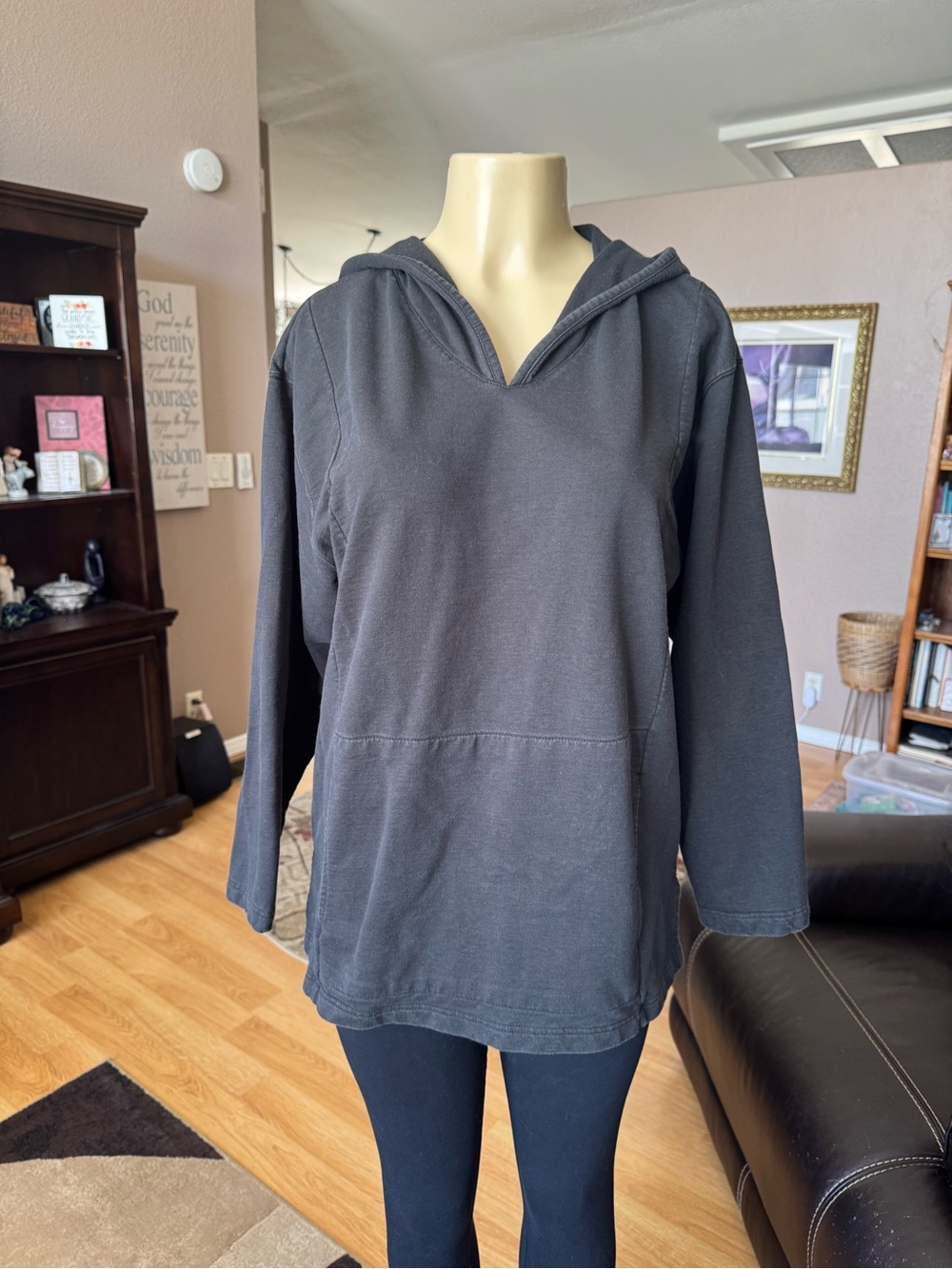 Liz Claiborne black V-neck hooded pullover sweatshirt w/pockets-size L